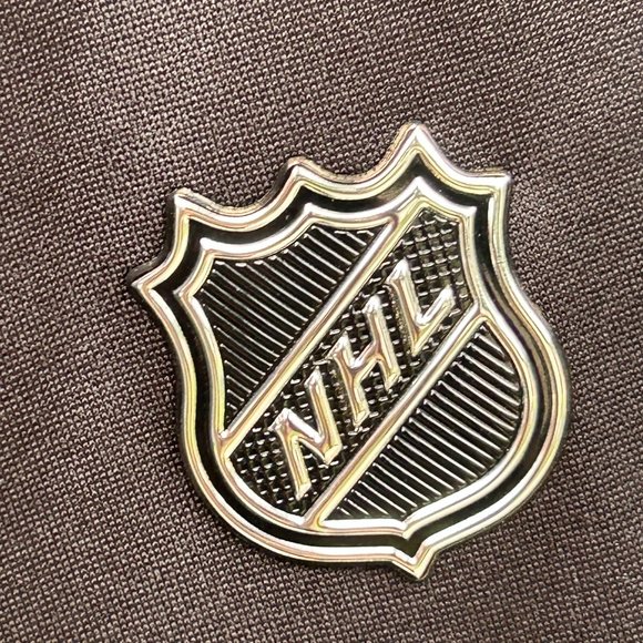 Calgary Flames Hoodie Medium Offcial Fanatics LIKE NEW - Picture 4 of 7